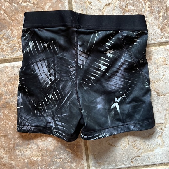 Nike Pro - Picture 2 of 2